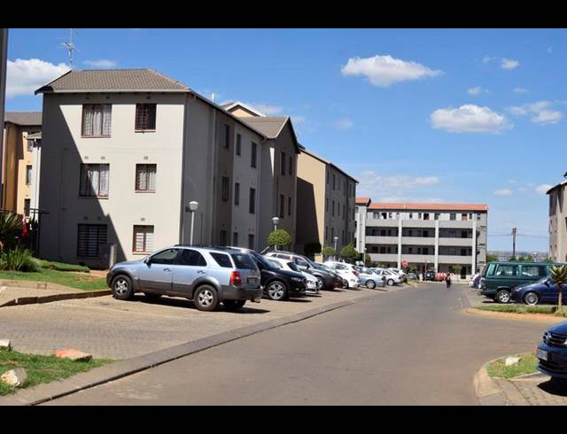 3 BEDROOM APARTMENT FOR SALE IN JABULANI